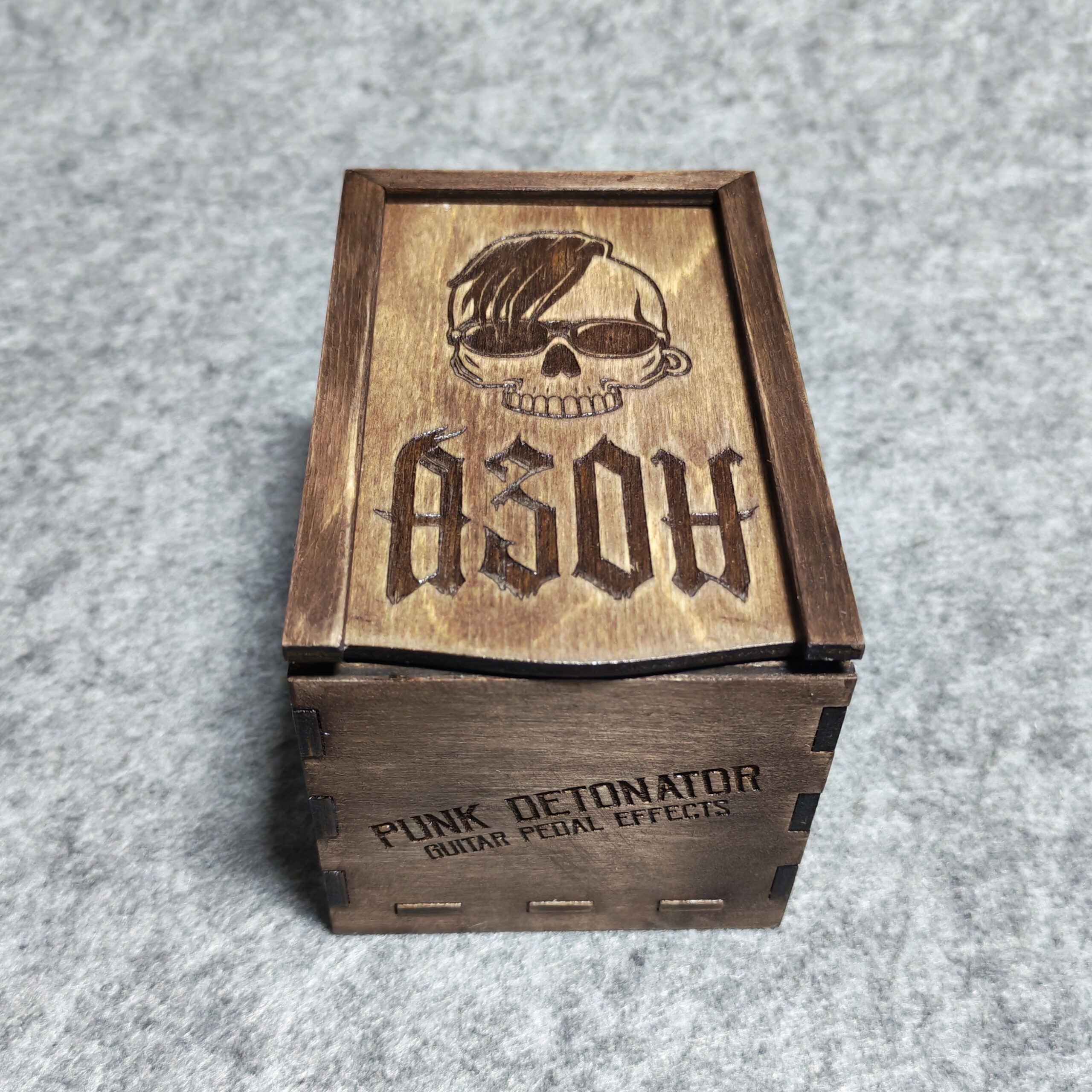 Гитарная педаль Distortion «АЗОН — Выживут Панки!» — изображение 3