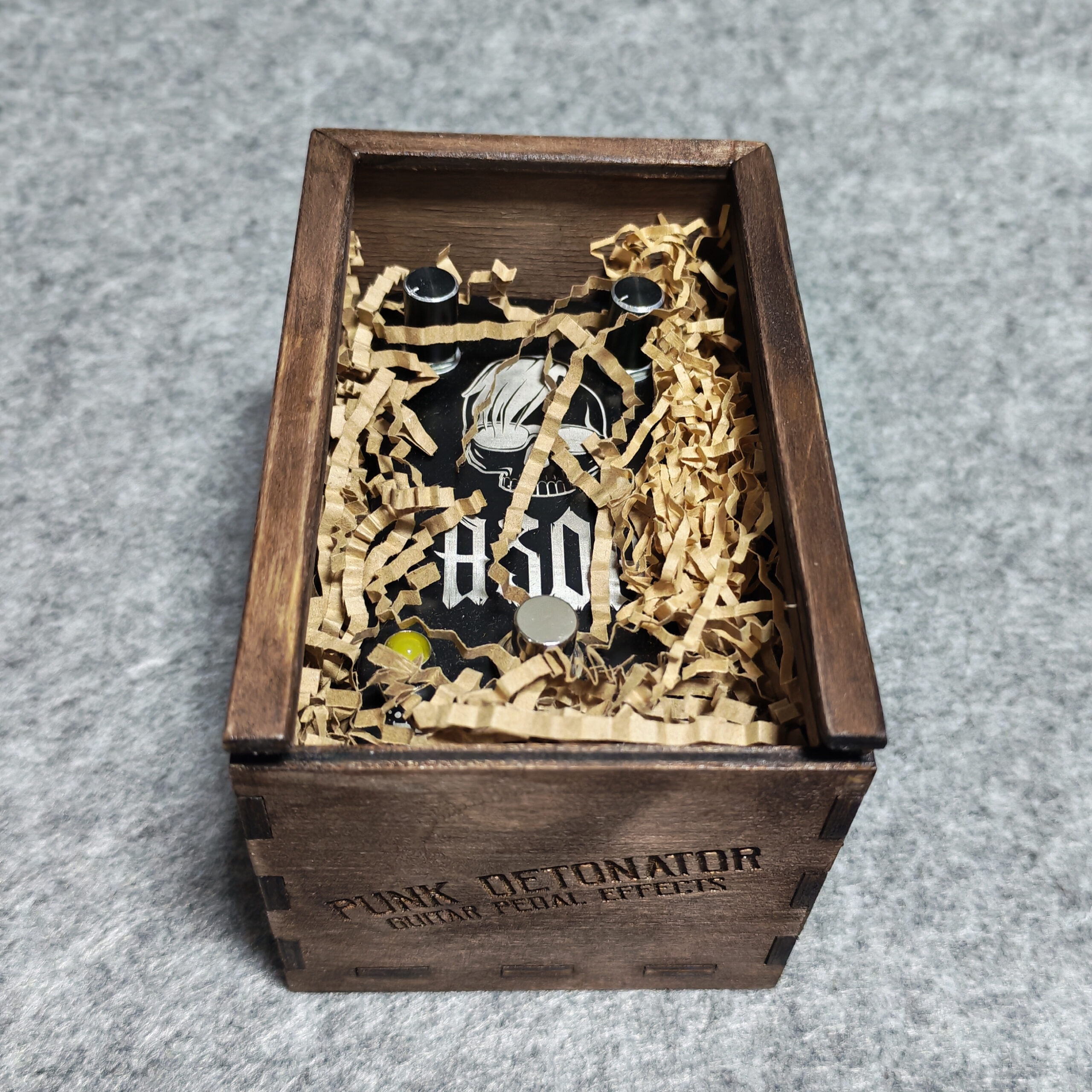 Гитарная педаль Distortion «АЗОН — Выживут Панки!» — изображение 2